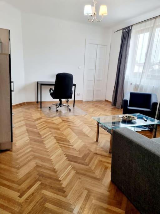 Cozy Apartment Near City Center 布加勒斯特 外观 照片